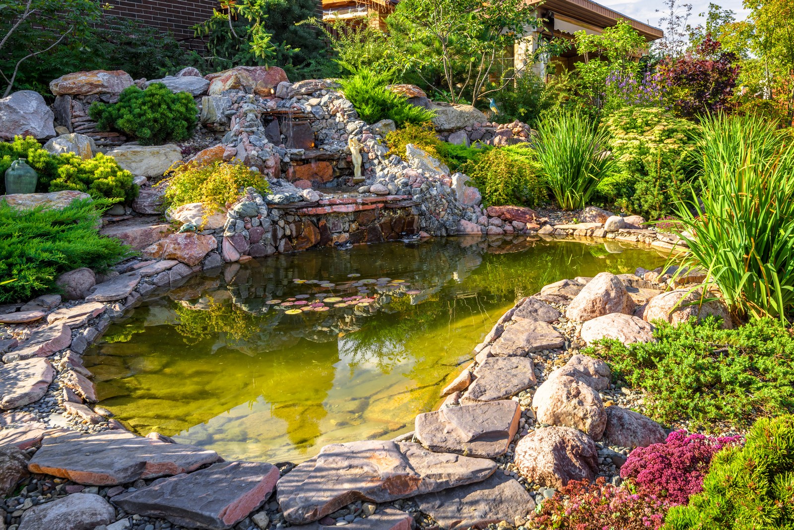 Landscape,Design,In,Home,Garden,,Beautiful,Landscaping,With,Small,Pond